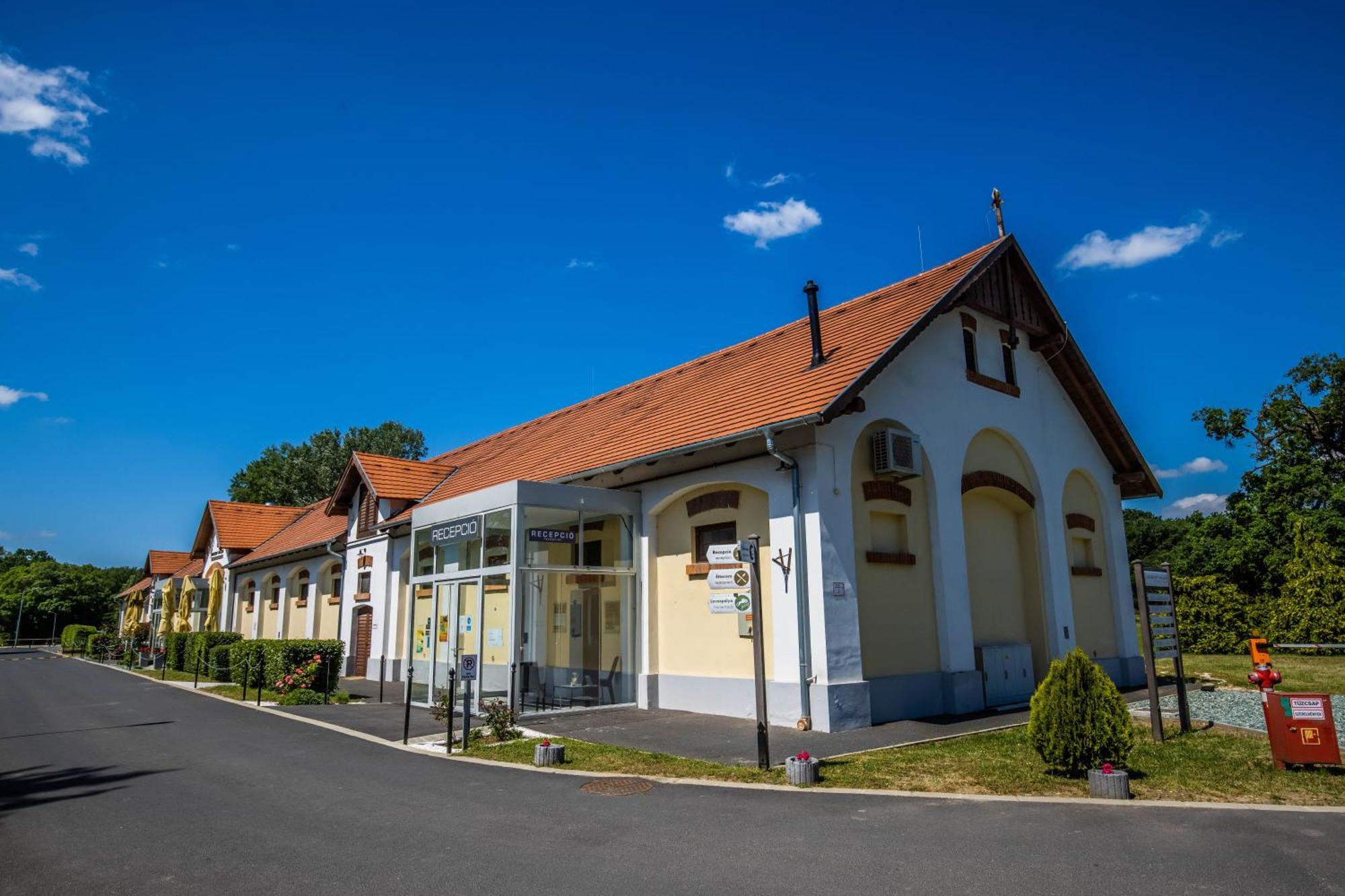 Vadkert Major Hotel Sárvár Eksteriør billede
