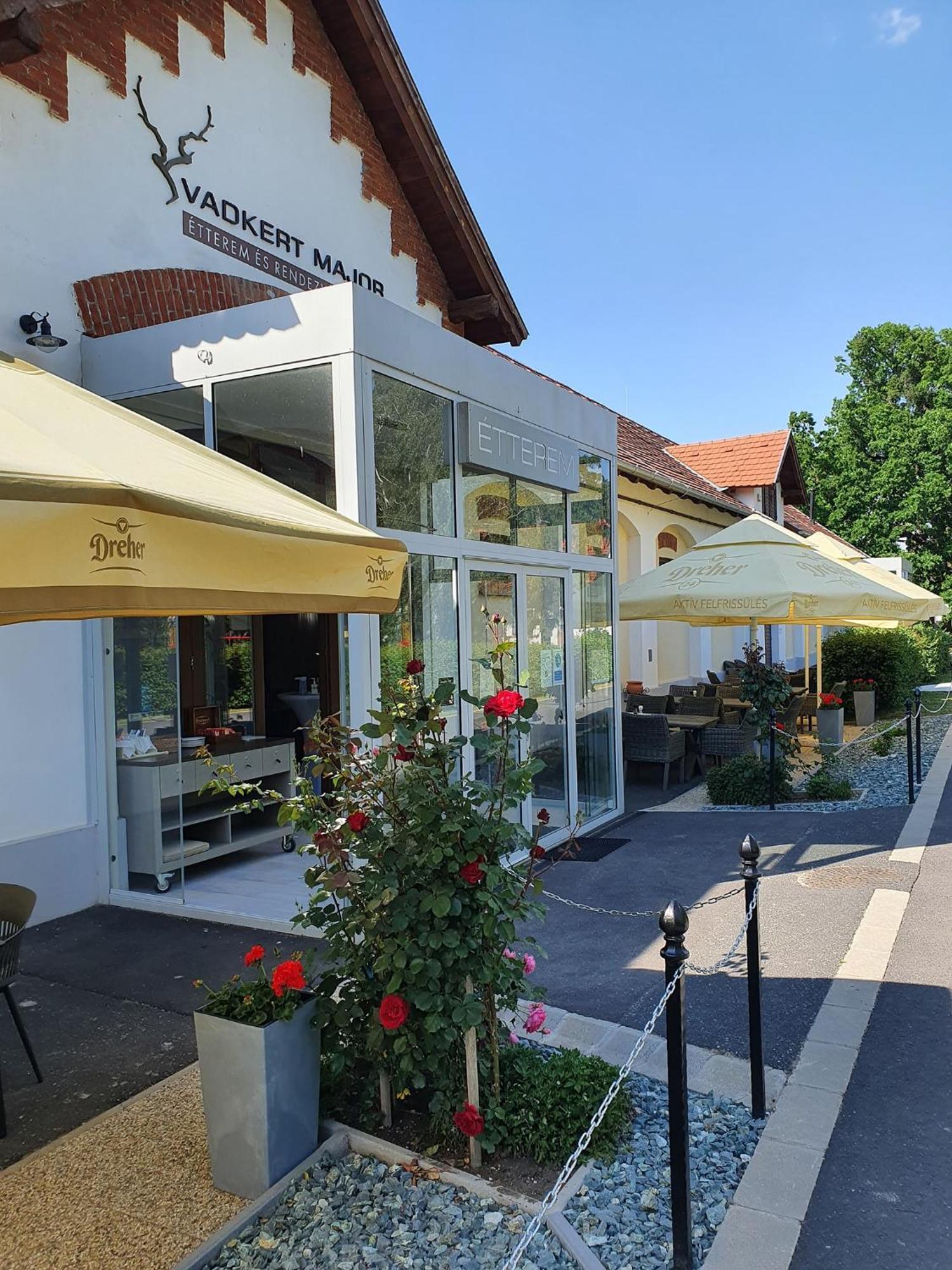 Vadkert Major Hotel Sárvár Eksteriør billede