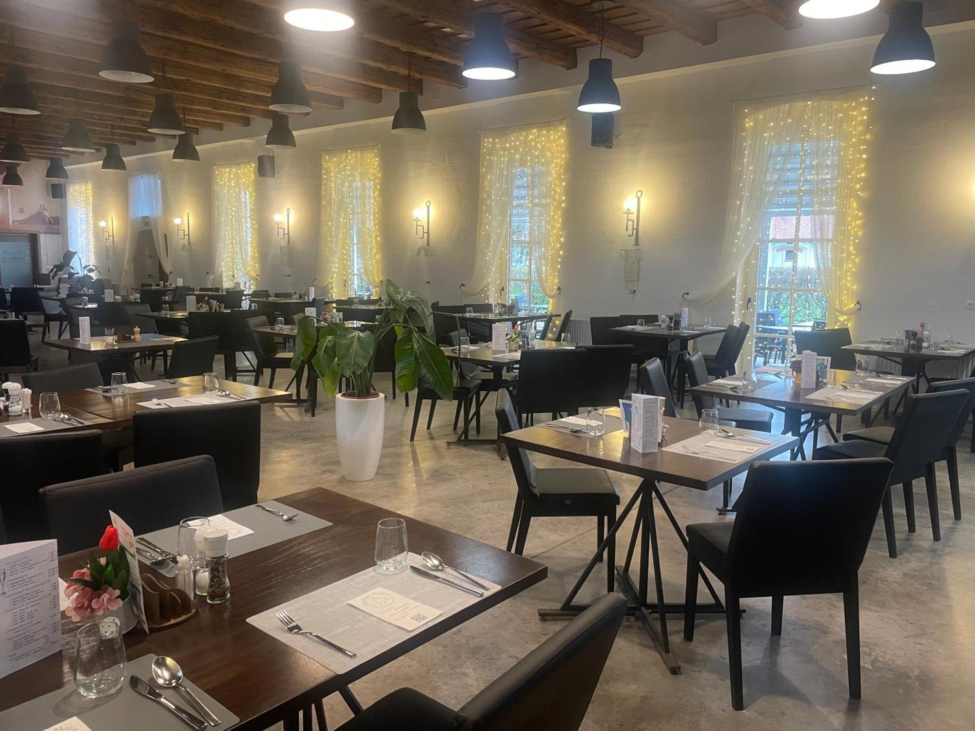 Vadkert Major Hotel Sárvár Eksteriør billede