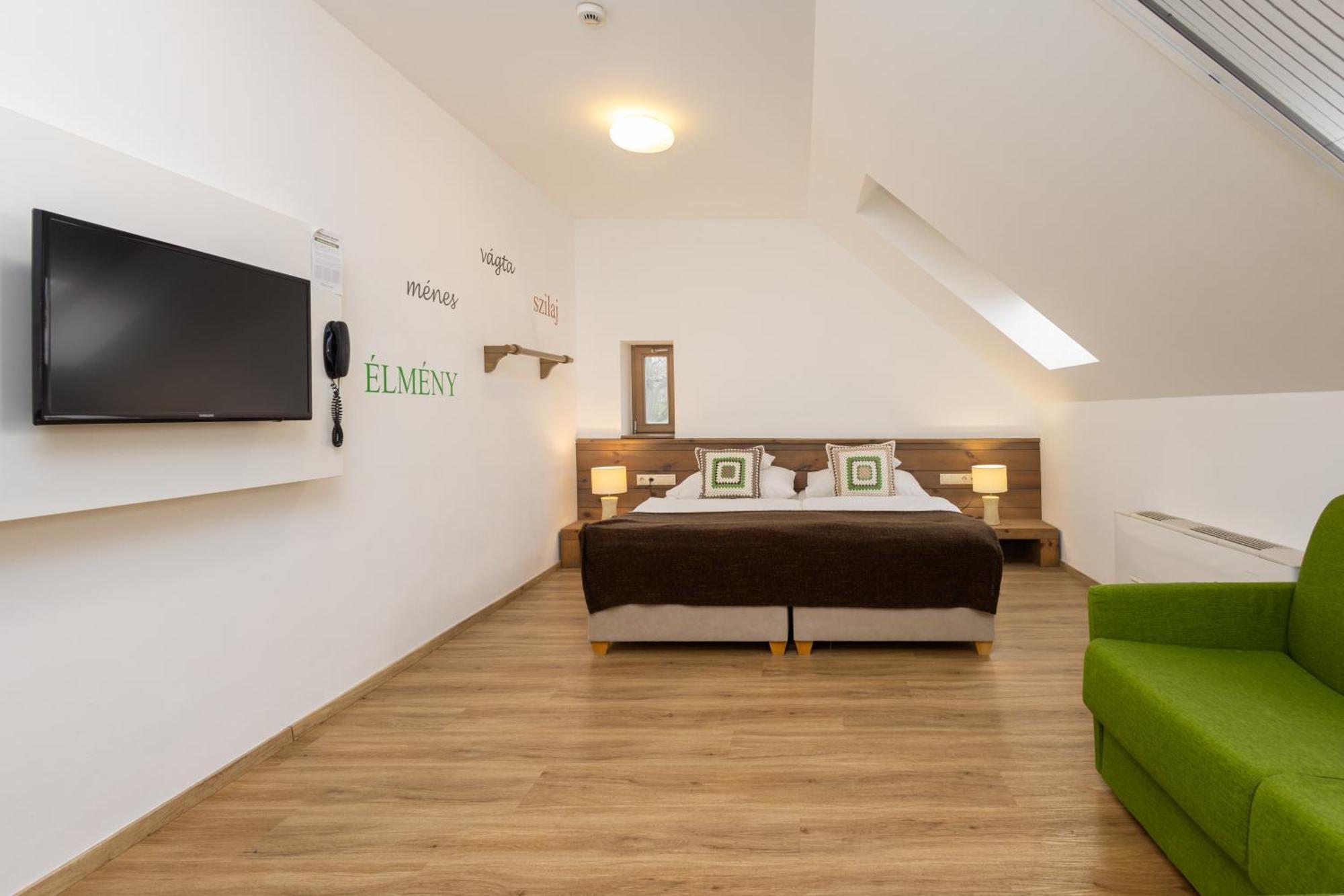 Vadkert Major Hotel Sárvár Eksteriør billede